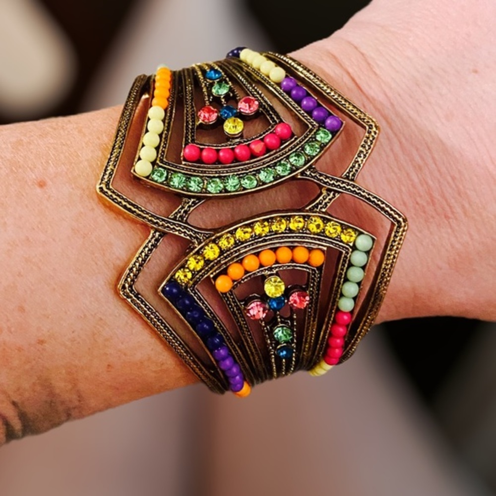 The most gorgeous hinge bracelet